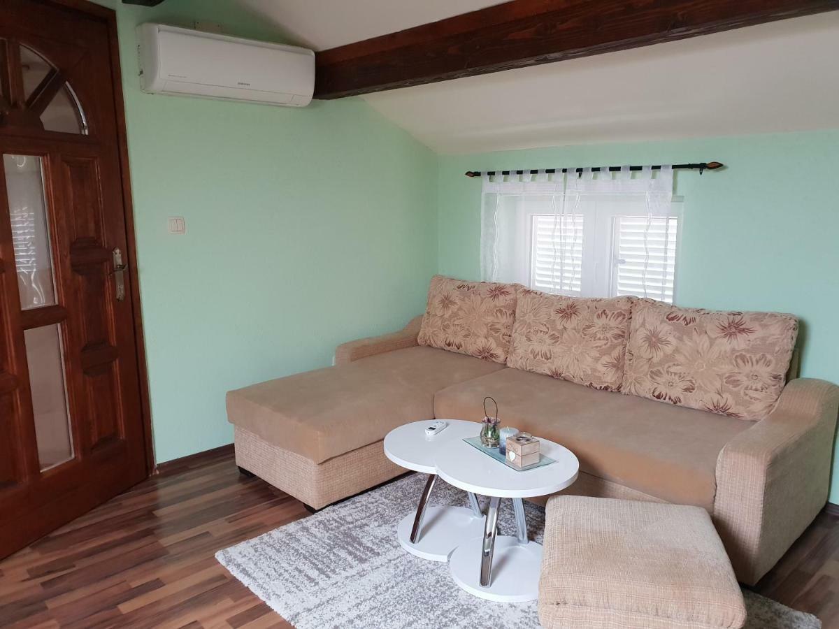 Apartman Viki Stinjan Pula Exterior photo